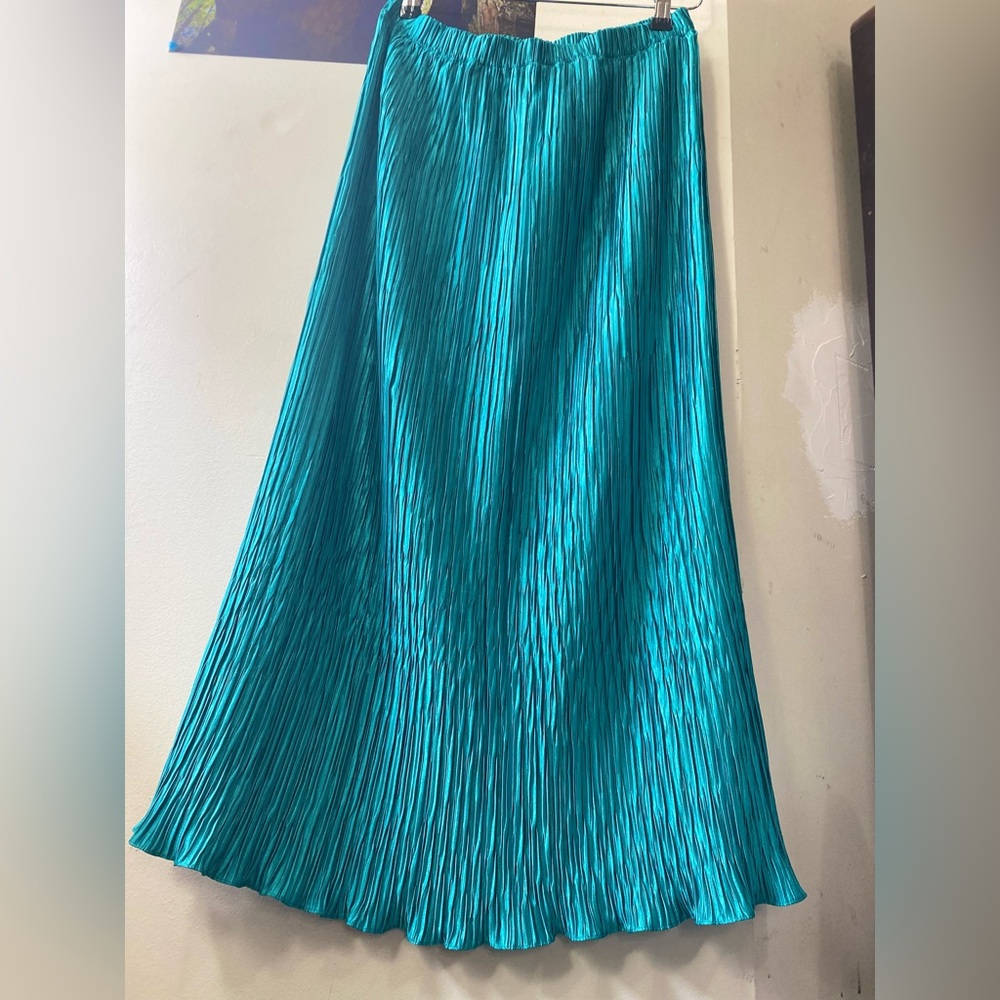 Vibrant Teal Pleated Skirt